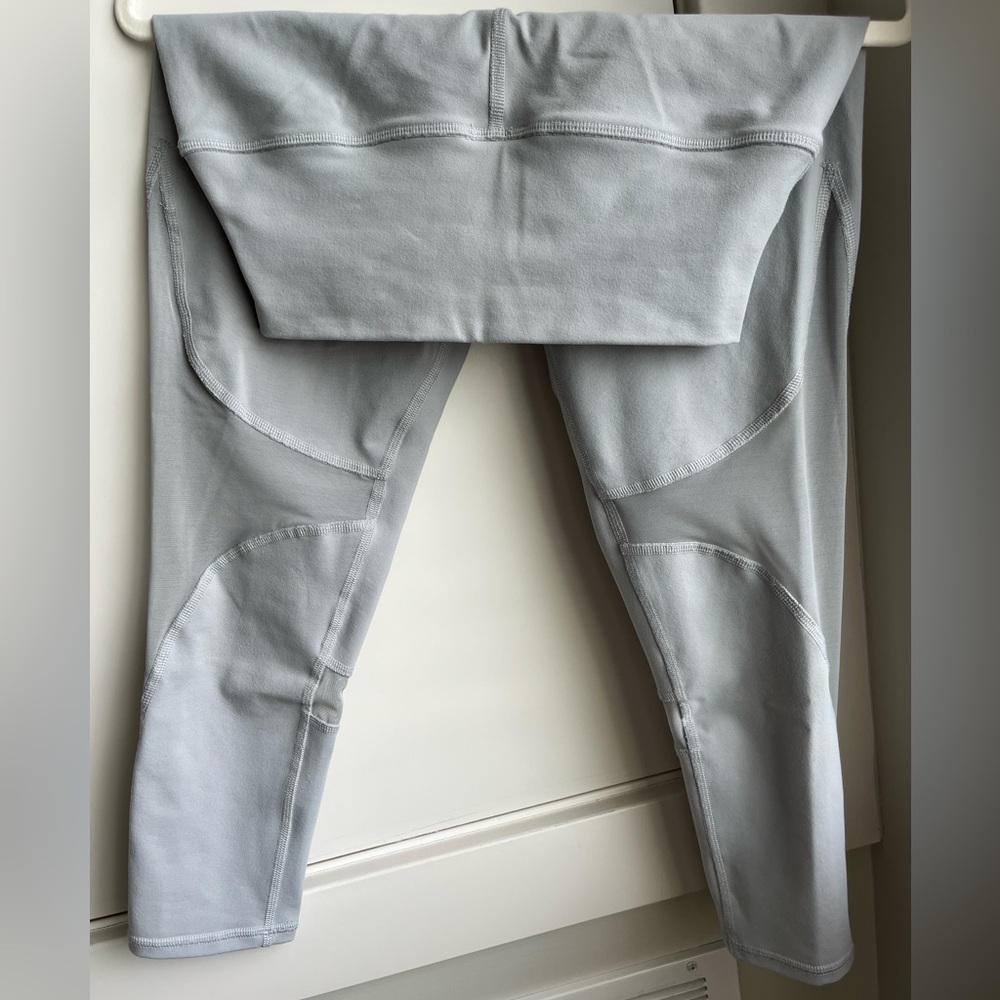 Alo Yoga Coast High-Waist Capri Legging Size Small Alloy